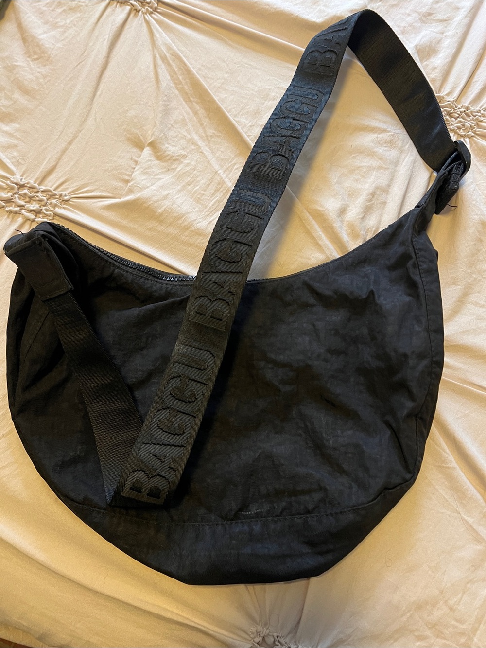 BAGGU Black Embossed-Logo Crossbody Bag